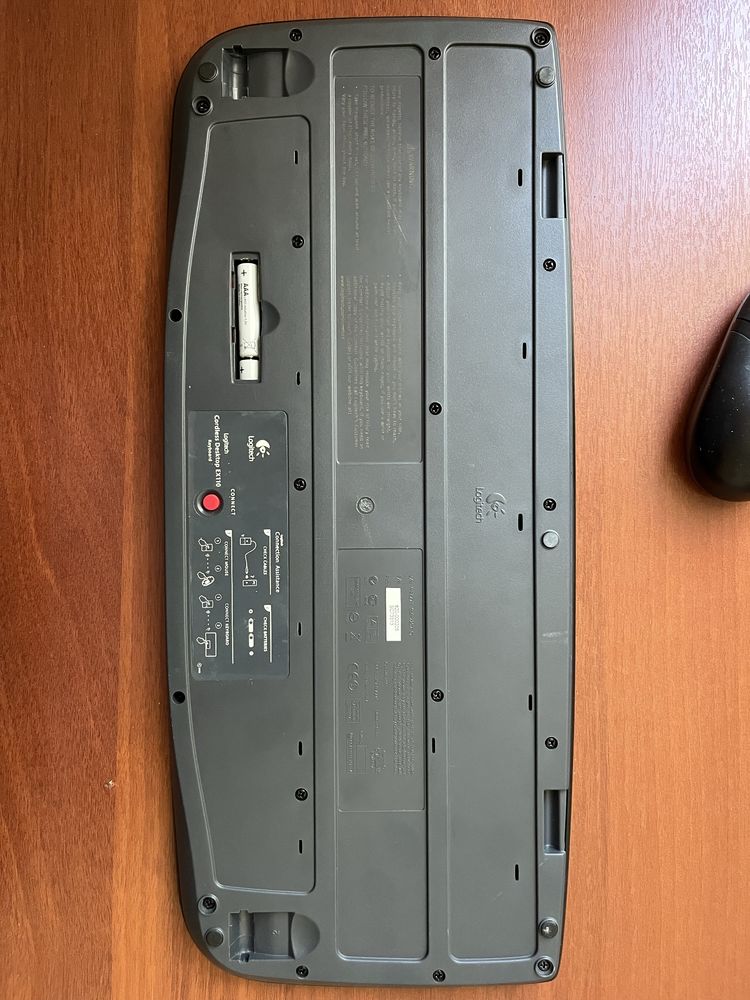 Безпровідна  клавіатура Logitech з мишкою і фурнітурою..