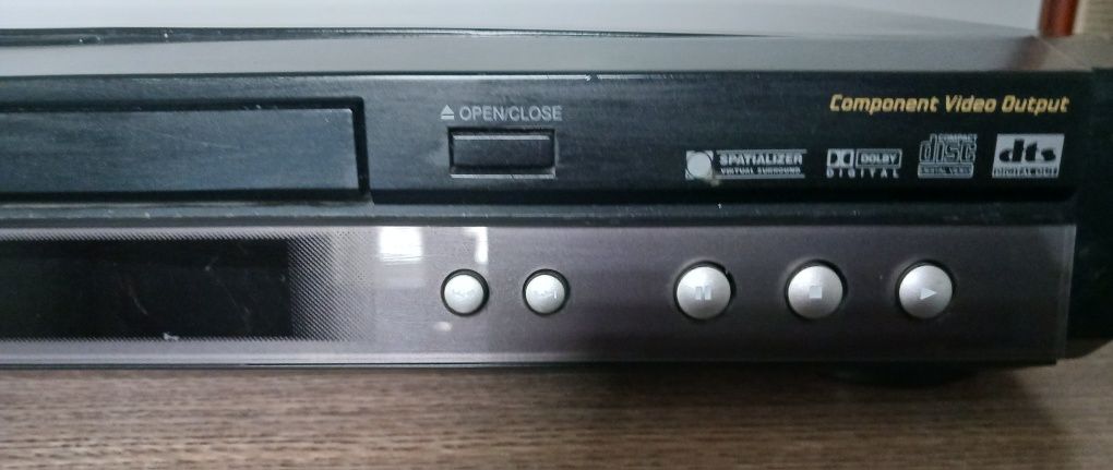 TOSHIBA odtwarzacz  DVD i CD model SD-220E.
