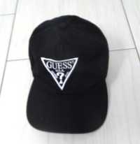 Czarna czapka z daszkiem GUESS