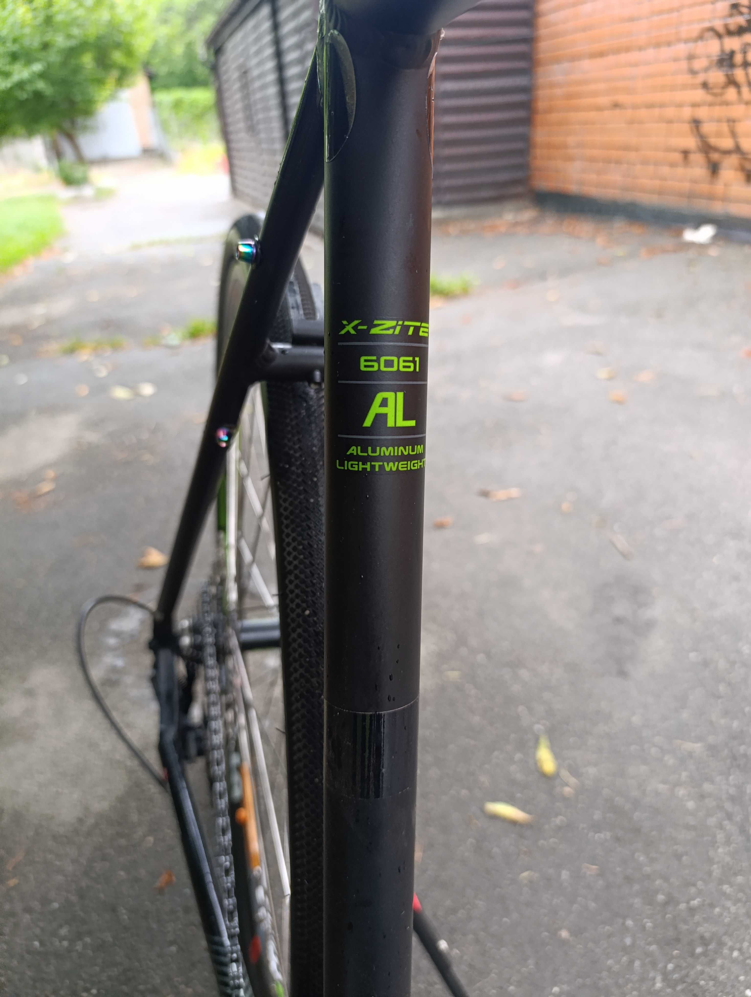 Gravel bike X-zite з прямим кермом.