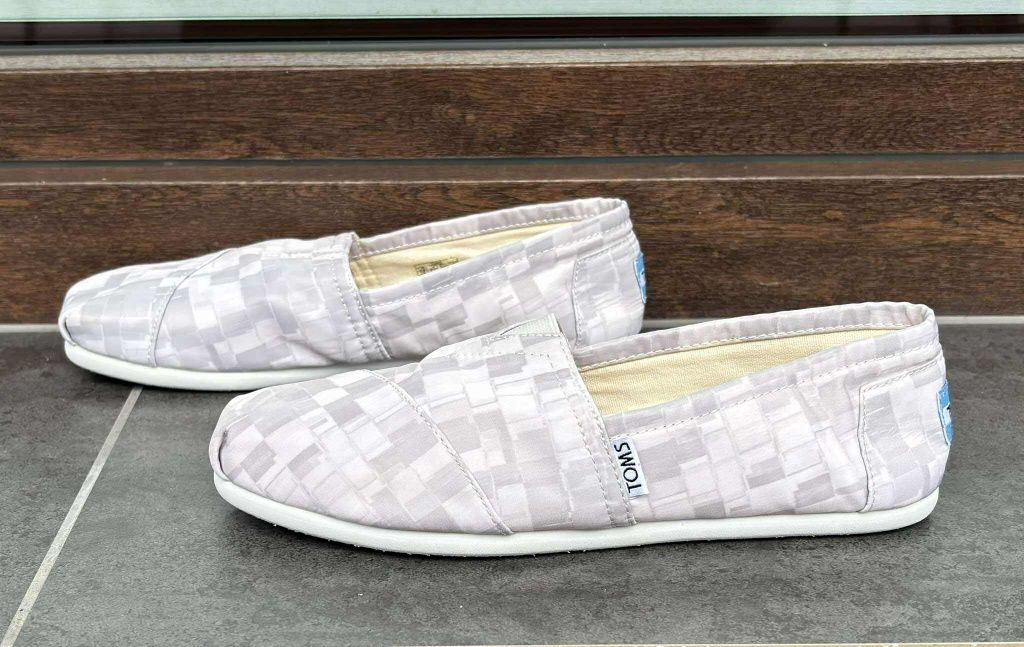 Toms Classic półbuty nowe baleriny damskie 38 
Rozmiar 38
Wkładka 24cm