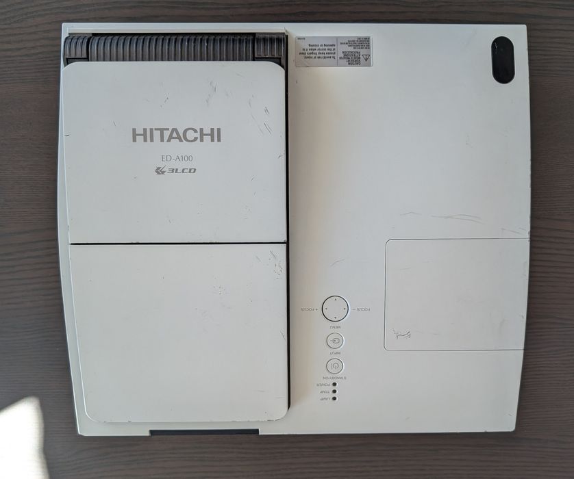 Hitachi ED-A100 – ultrakrótkookogniskowy projektor 3LCD