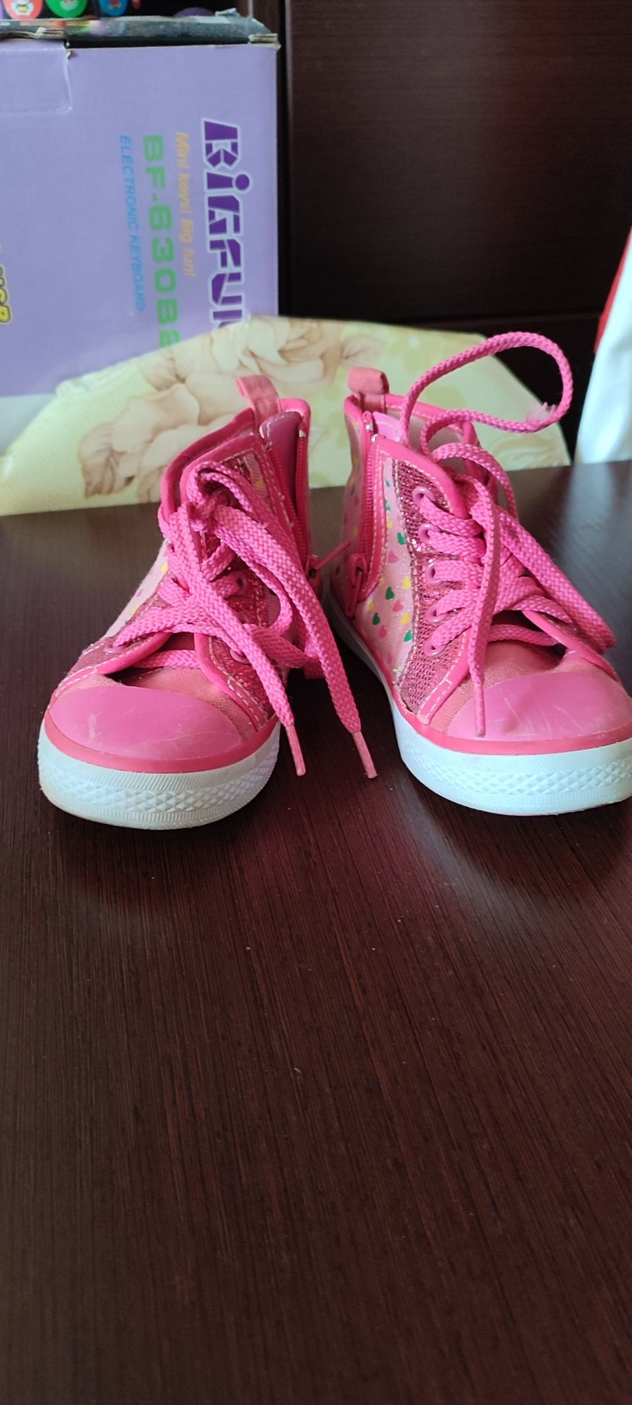 Дитячі кросівки рожевого кольору!