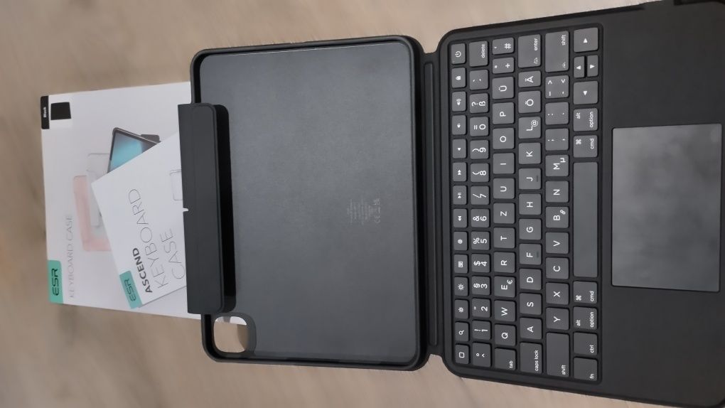 Чохол - клавіатура  для iPad Air 13 дюймів (2024) з трекпадом