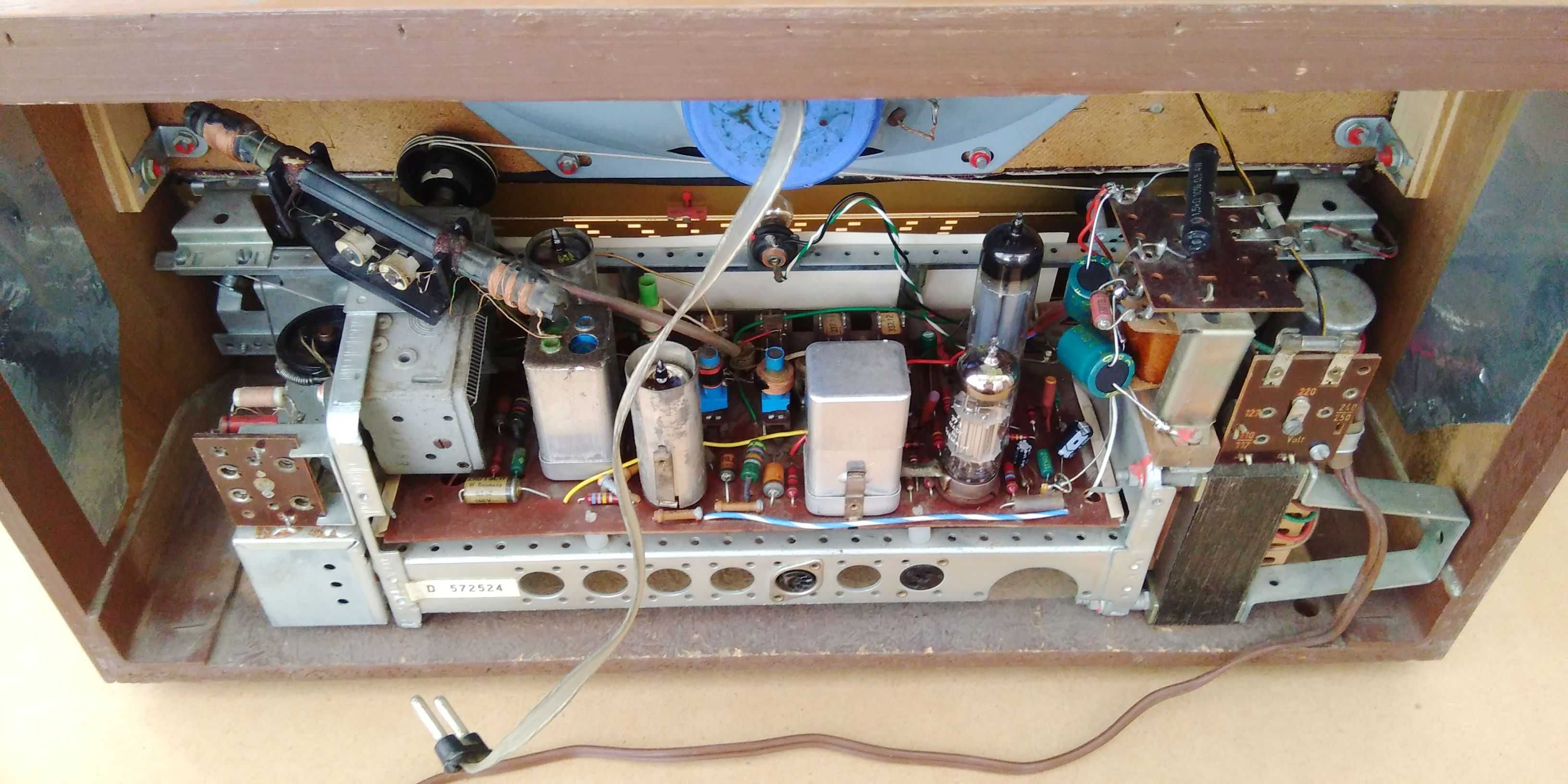 Rádio Antigo a Válvulas Schaub Lorenz Goldy 40