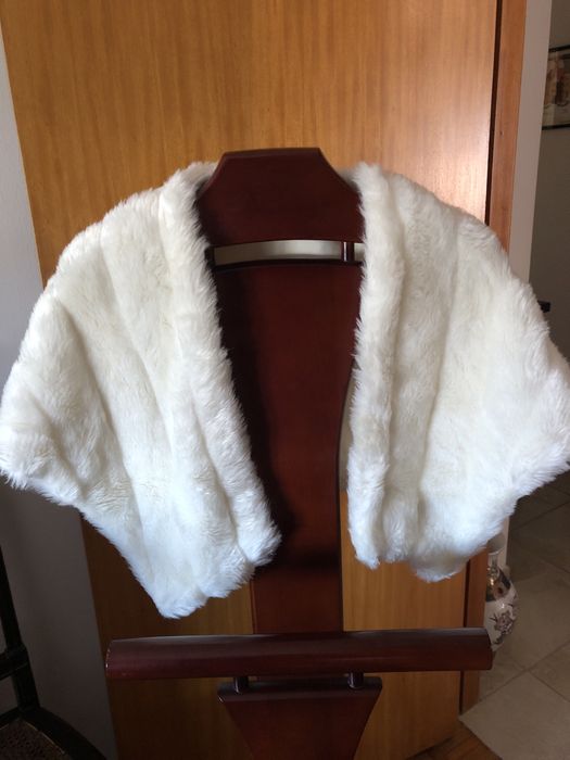 Capa em pelo acrilico branca