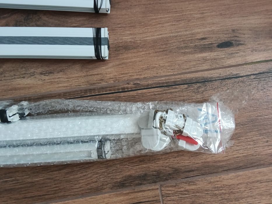 Komplet 4 Rolet Plisowanych AGMAR – Czarna i Srebrna, Regulacja