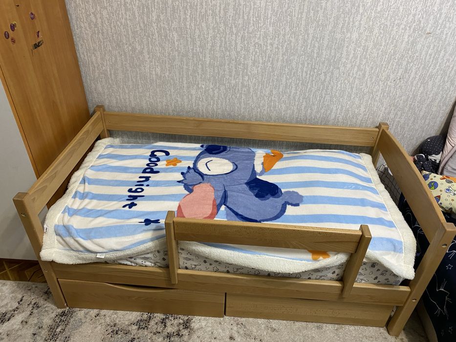 Ліжко односпальне для дитини