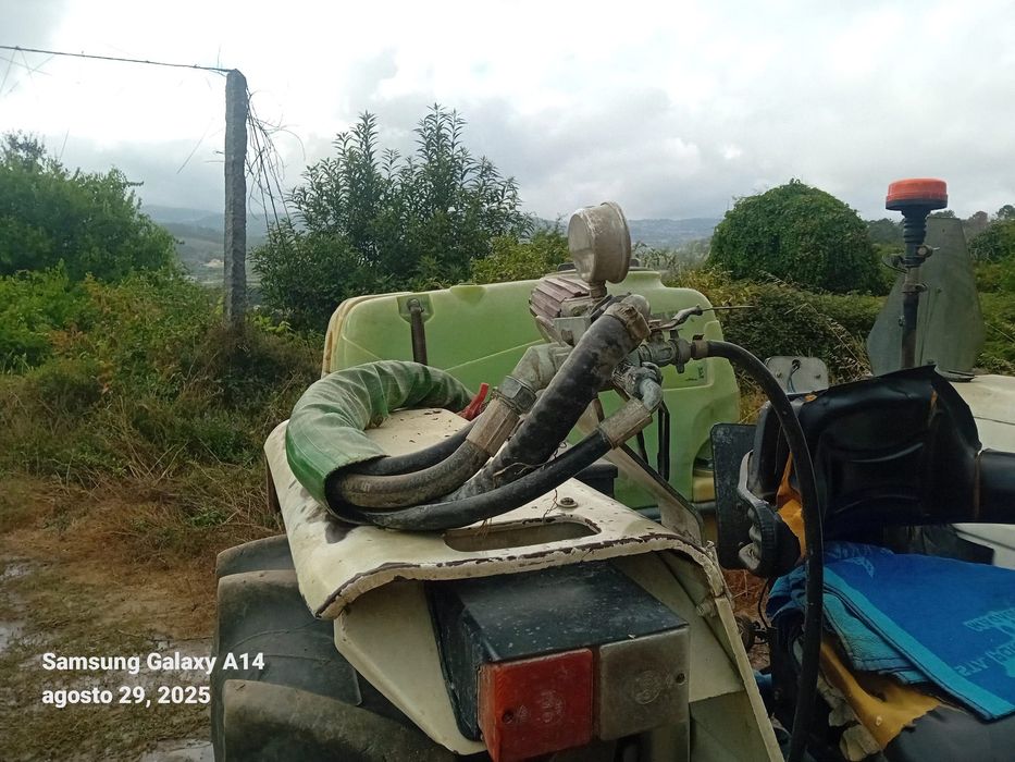 pulverizador de 600 litros com turbina Marca Rocha
