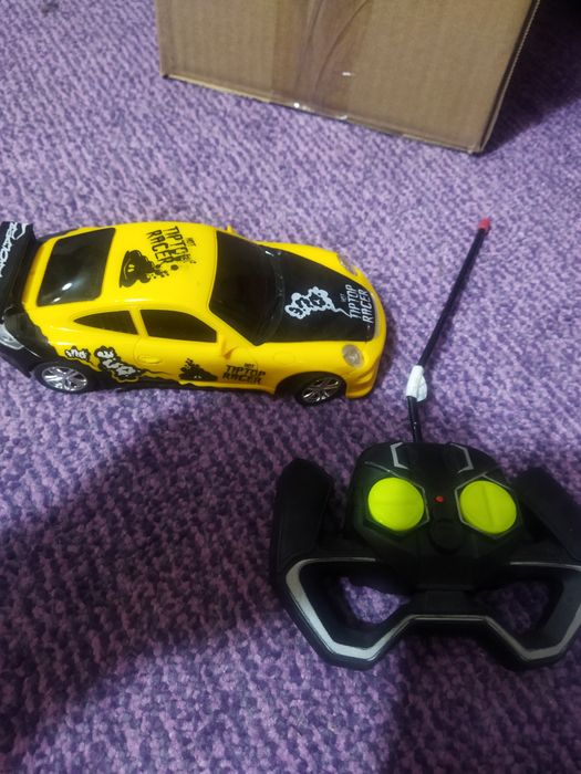 Машинка на радиоуправлении в отличном рабочем состоянии