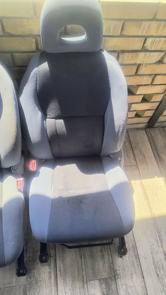 Сиденья Toyota rav 4 2002