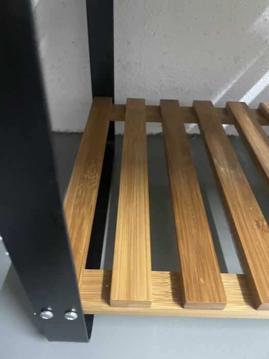 Sapateira de madeira