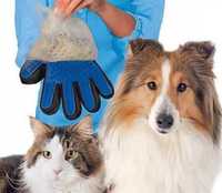 Перчатка для вычесывания и массажа собак и кошек