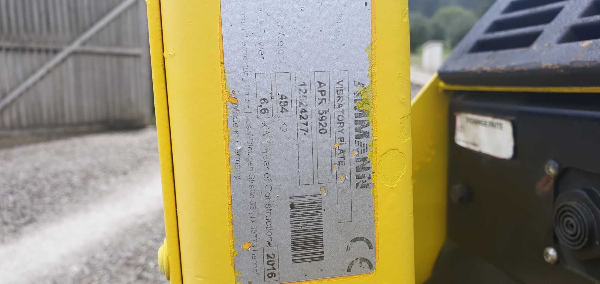 Placa Vibratória de 480 kg com Arranque Eléctrico