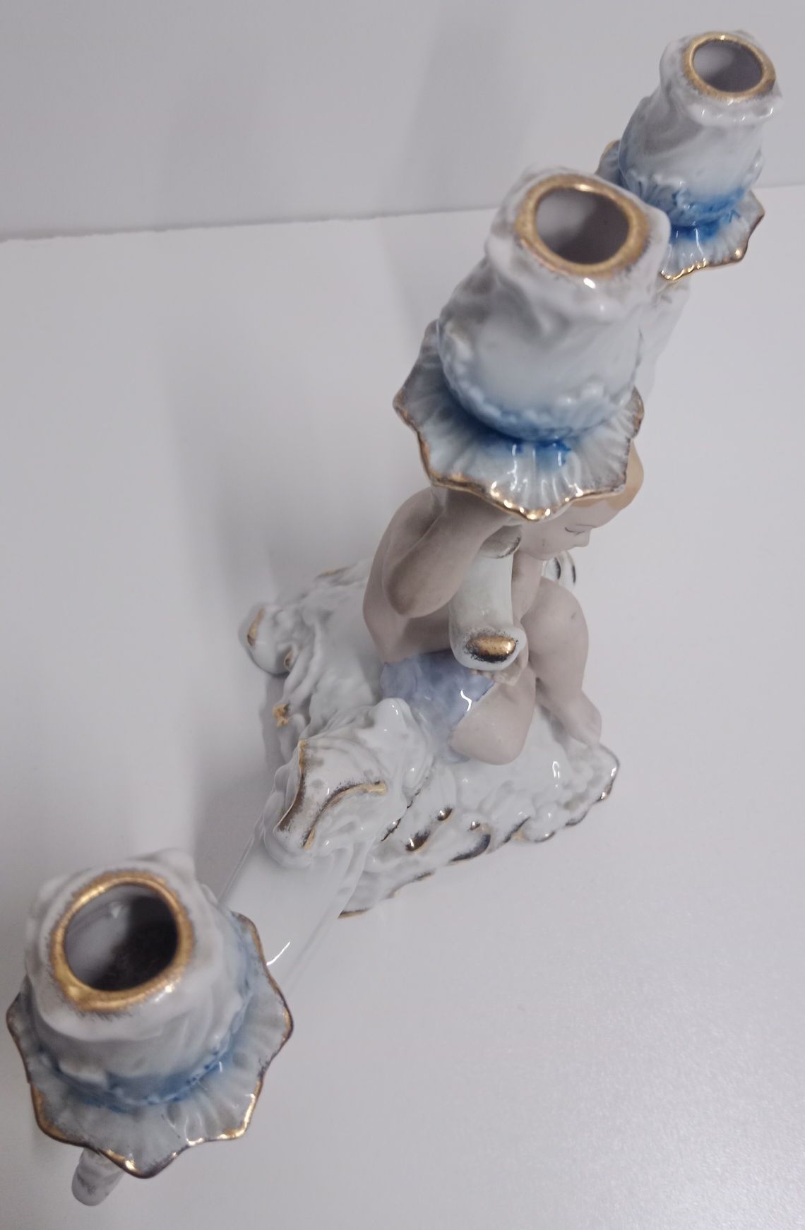 Porcelanowy świecznik trójramienny. Z czasów PRL-u