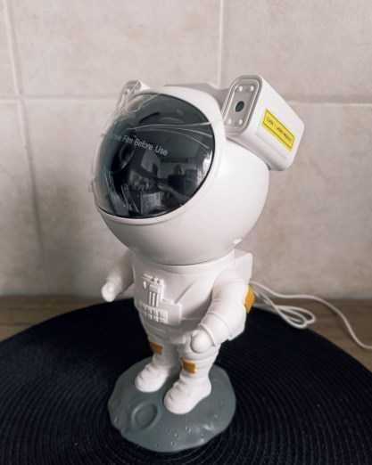 Ночник Астронавт на пульте на подарок новый высотой 20см.
