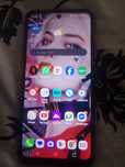 LG K42 smartfon..