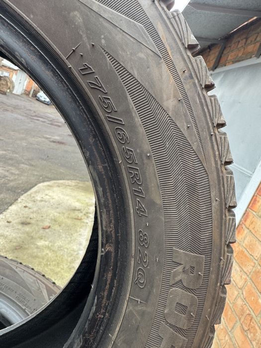 Шина резина Roadstone 175/65/14 зима