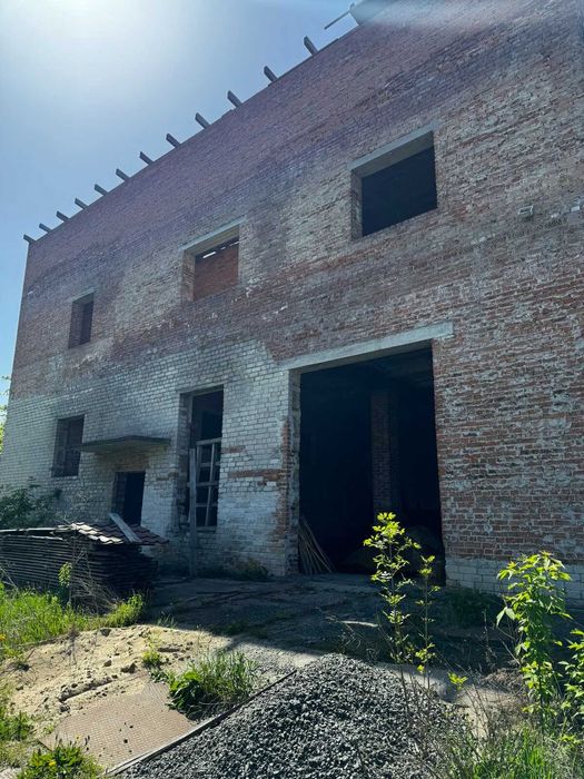 Приміщення пілорами з обладнанням 50 сот.землі.