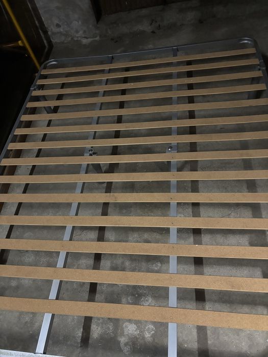 Base sommier de cama de casal metálica com ripas de madeira 1,60x2m