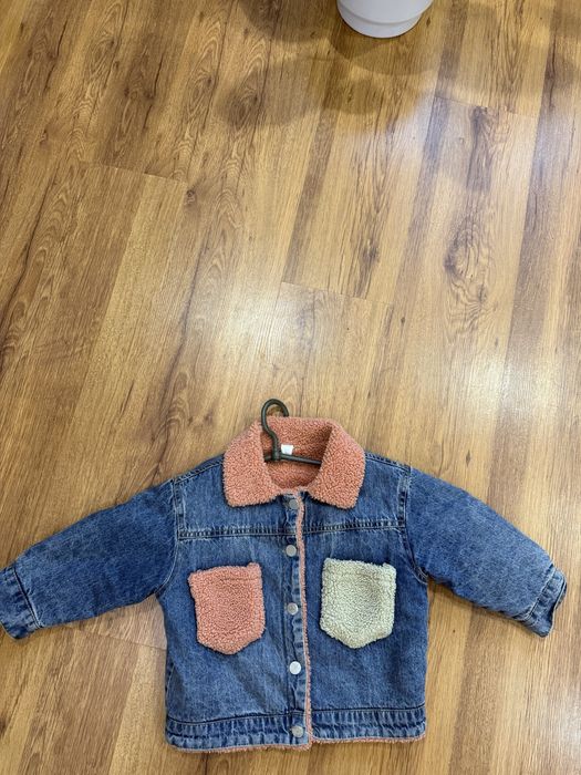 Джинсова куртка на дівчинку з утепленням.