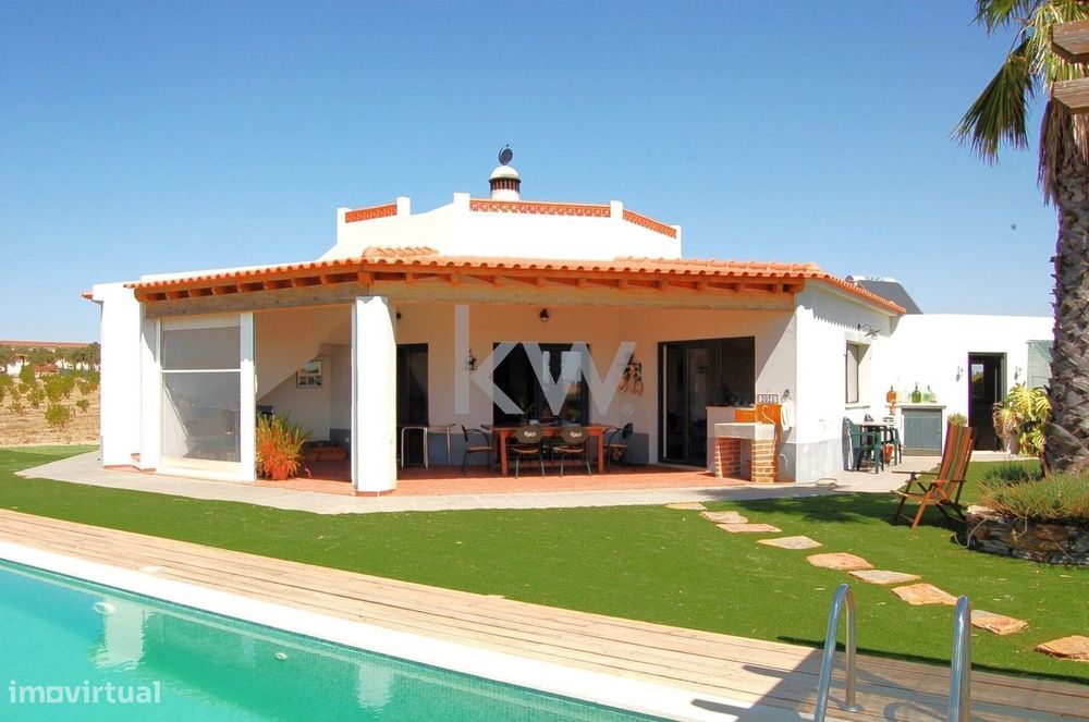 Quinta 12,6 ha, Moradia de um piso, Tipologia T2 com Piscina em Caruja