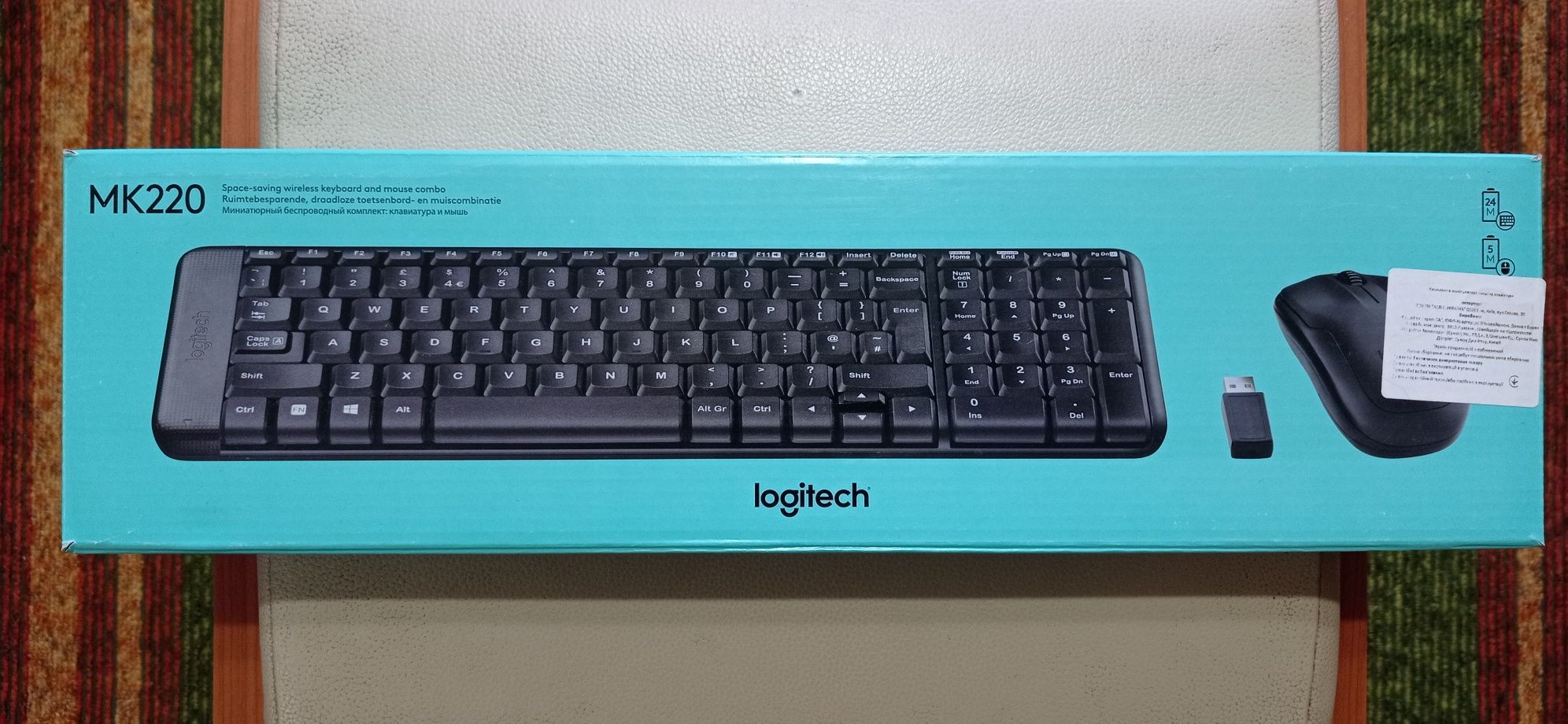 Комплект клавіатура та миша Logitech Wireless Desktop MK220