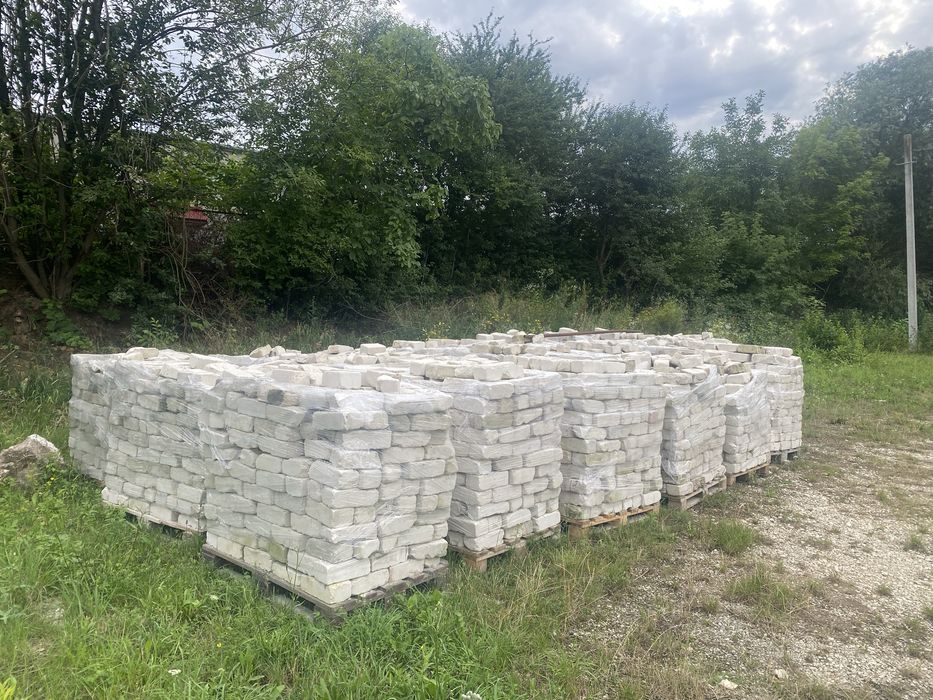 Продам білу цеглу
