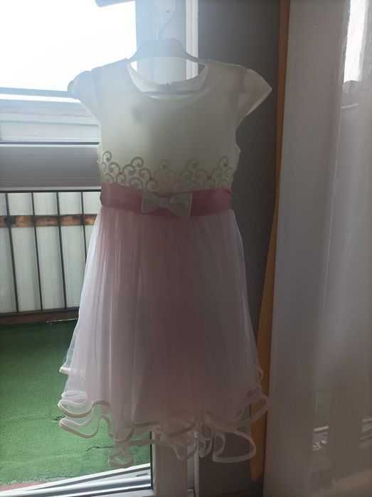 Przepiękna suknia NOWA r110