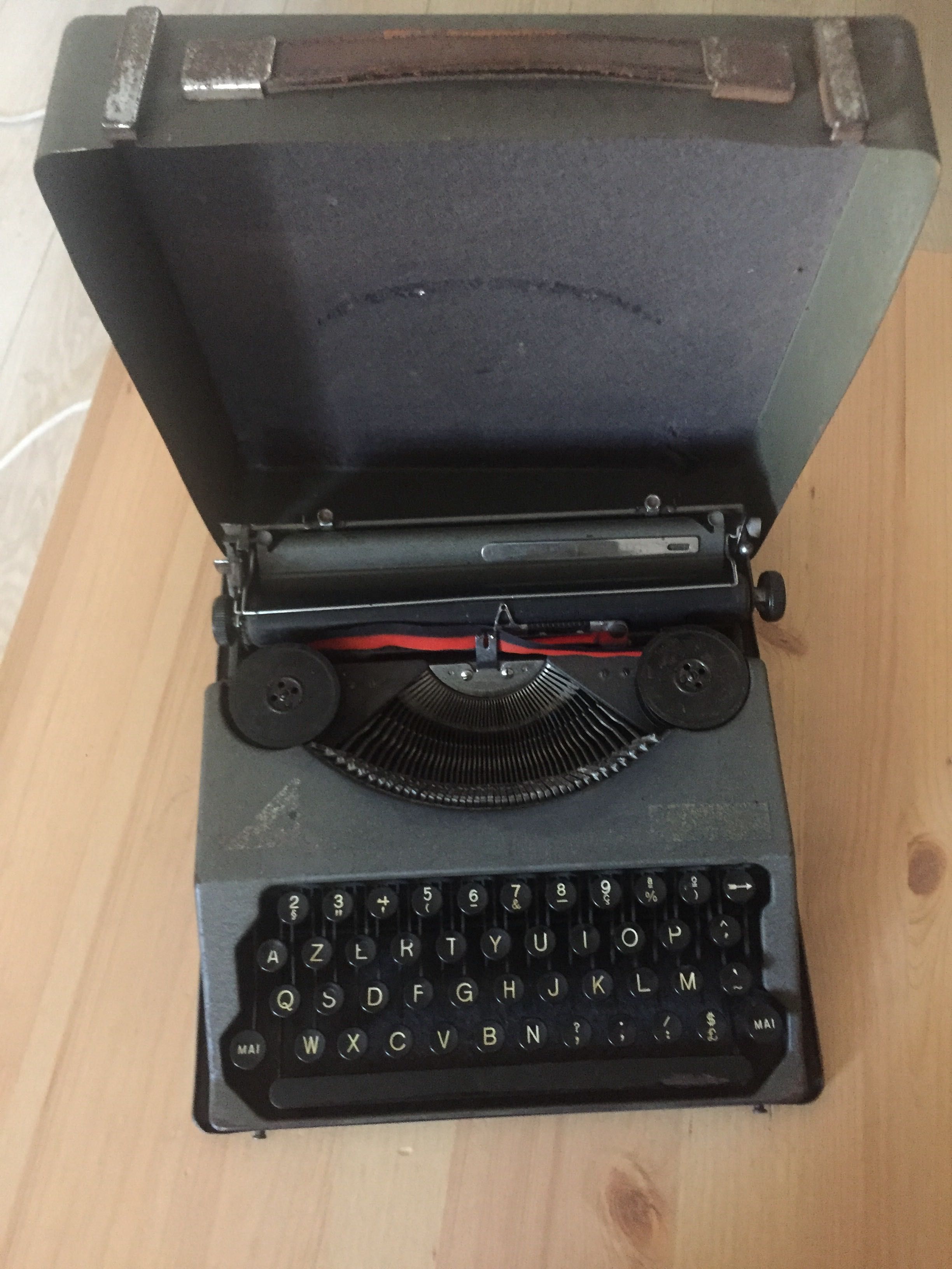 Máquina de escrever  * Hermes Baby