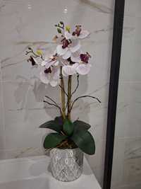 Vaso com orquídeas artificiais