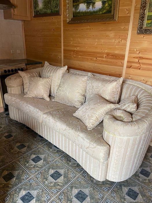 Шикарную Мебель в Гостиную MerX Диван Витрина Стол