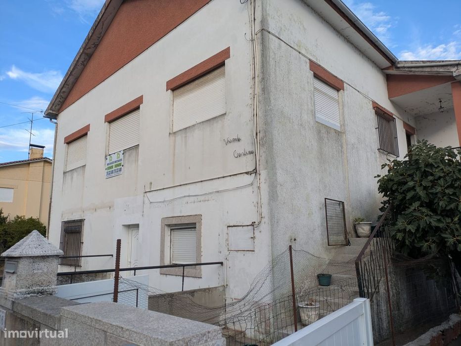 Casa E 2 Apartamentos T2