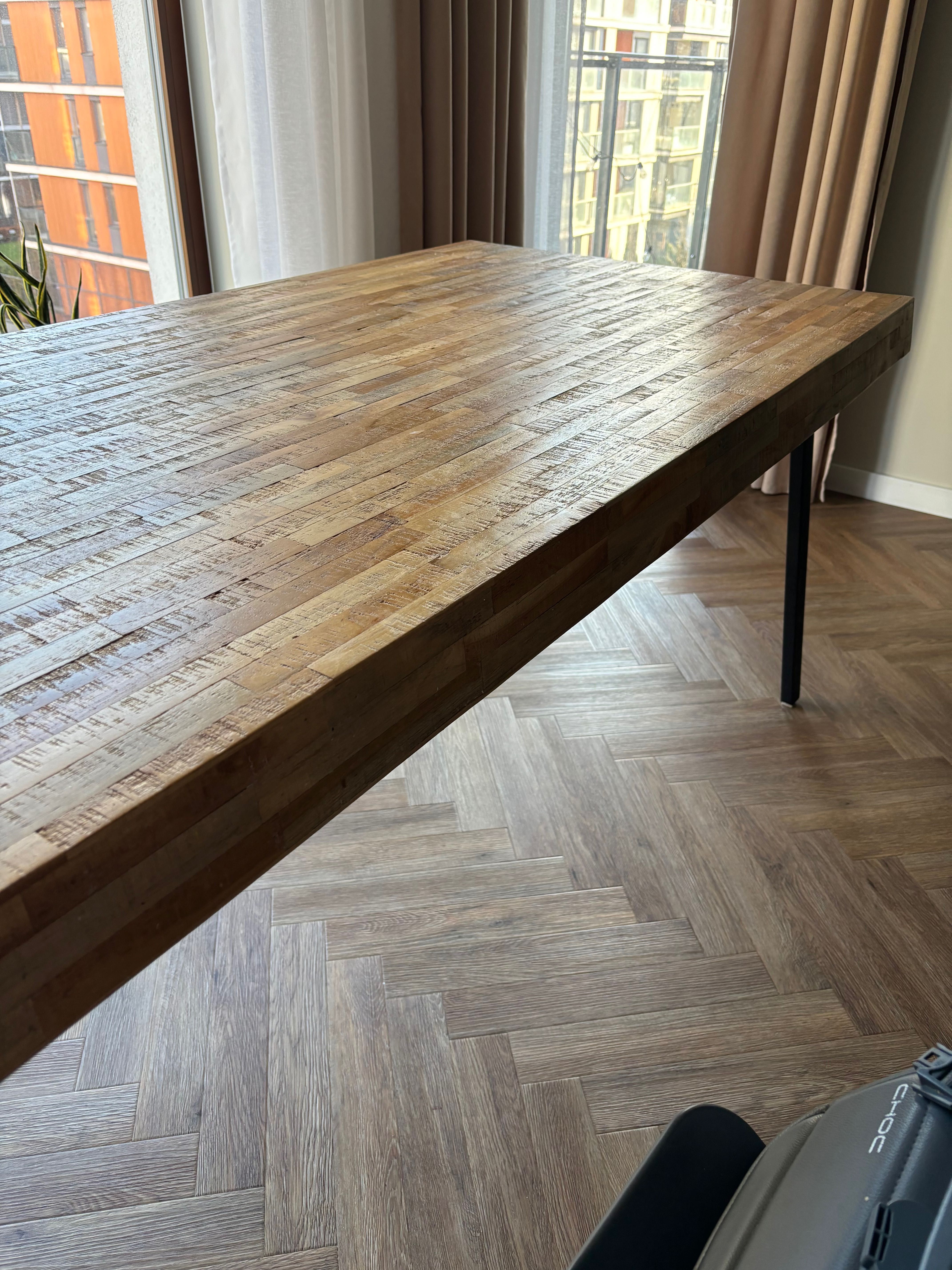 Stół jadalniany „Suri”, 200 x 90 x 76 cm-  z drewna tekowego.