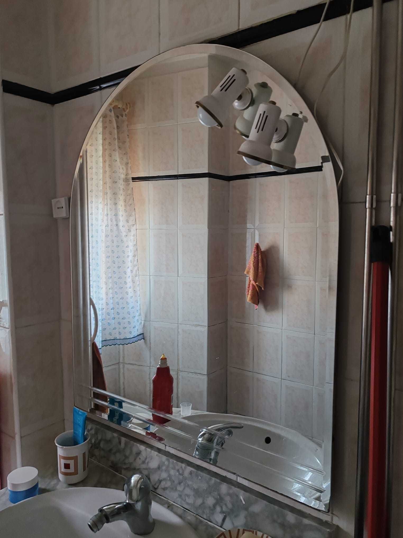 Espelho de casa de banho. Como novo.