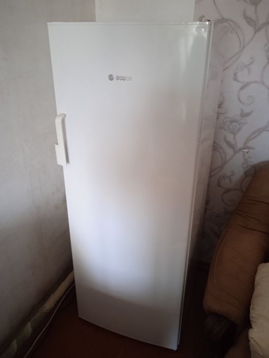 Морозилка bosch 8000 грн