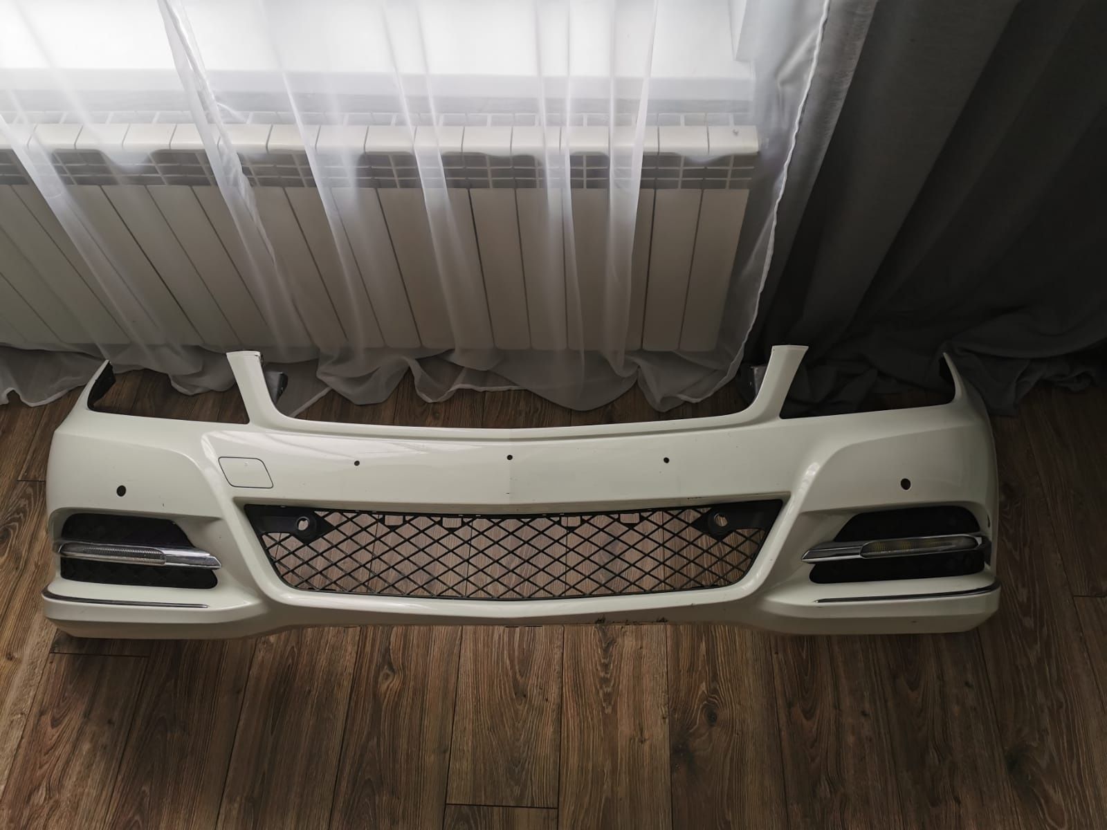 zderzak przód mercedes c klasa w204 
 Sprzedam zderzak przód Mercedes