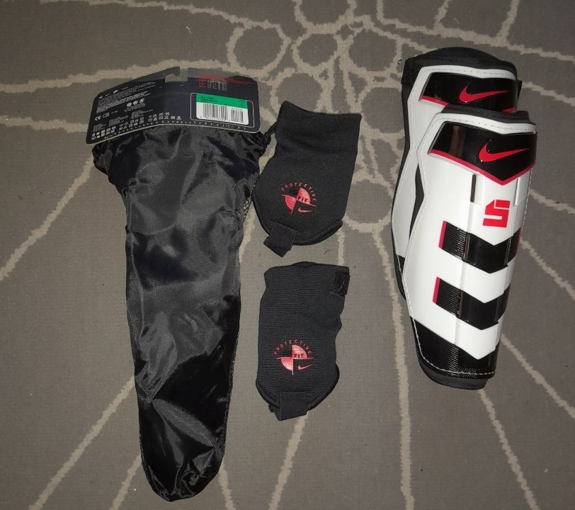 Ochraniacze piłkarskie Nike 5 Sala Shield (XL)