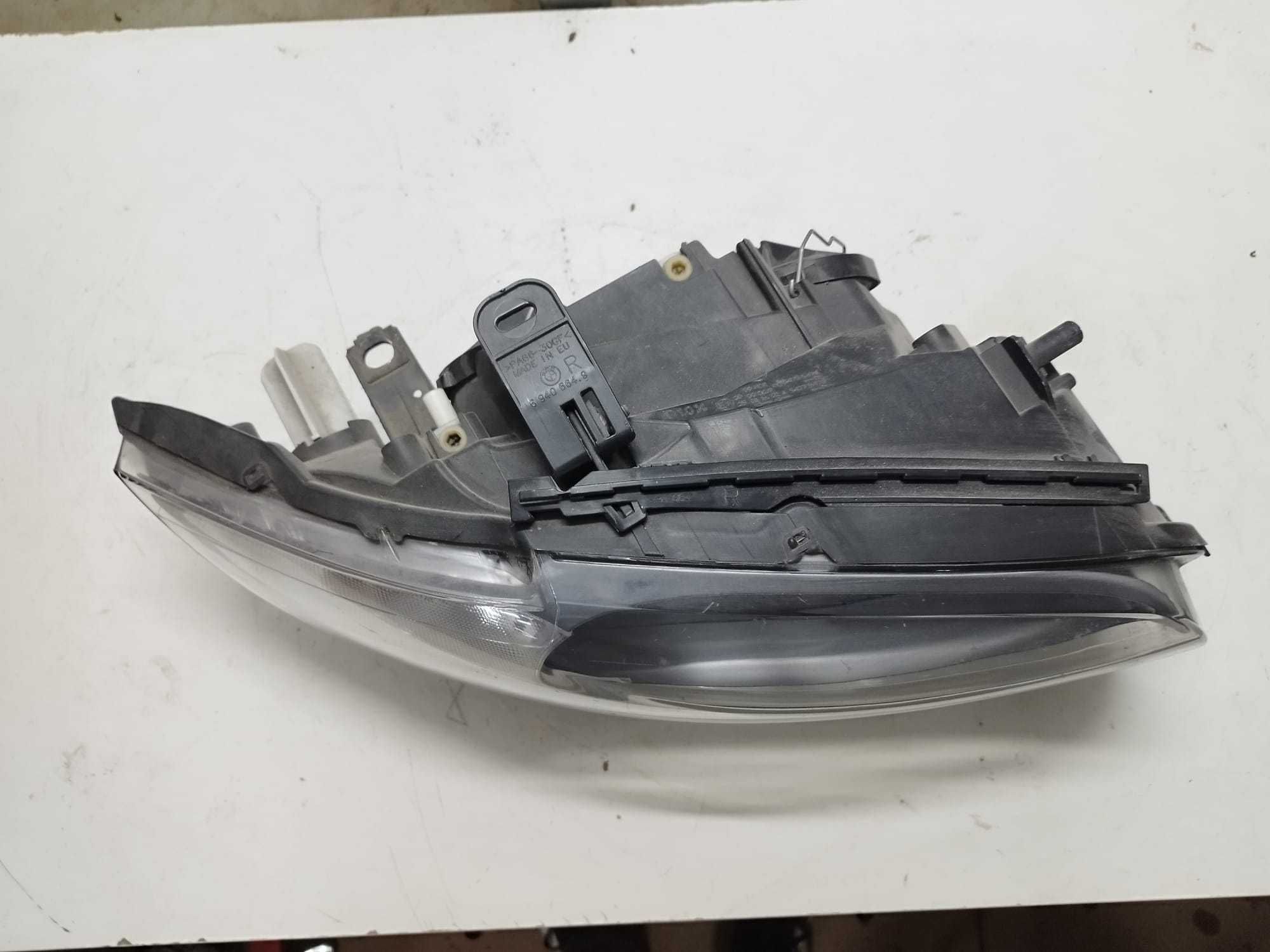 Farol direito BMW 1 (E87)