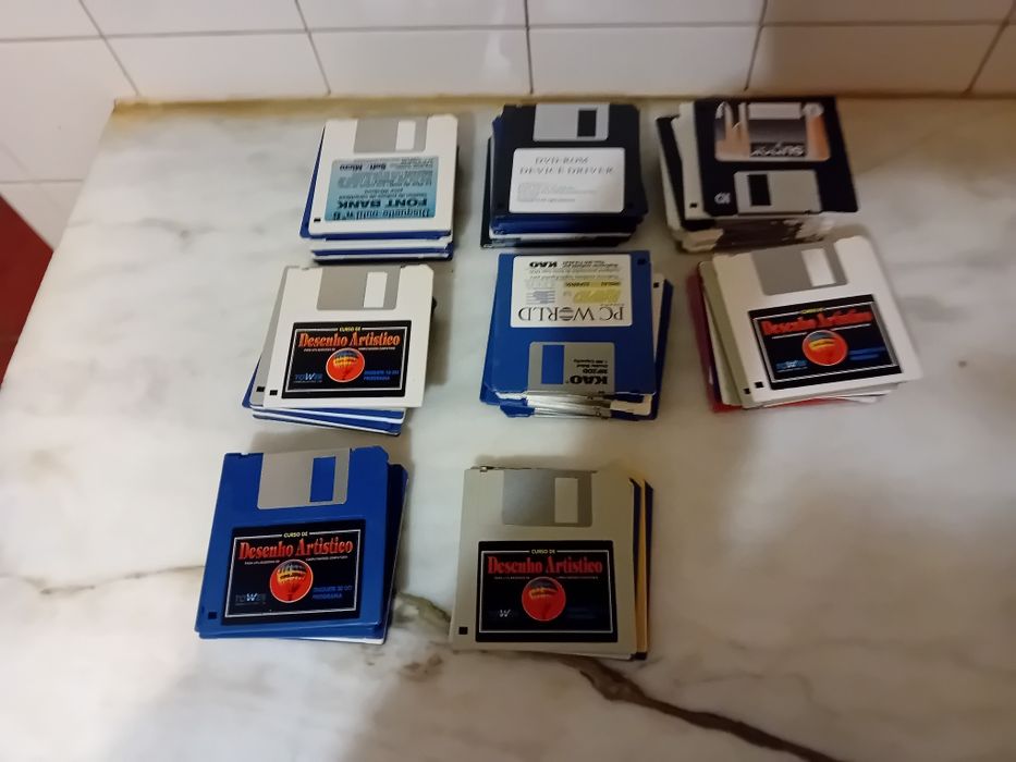 Conjunto de 75 Disquetes 3.5 DD