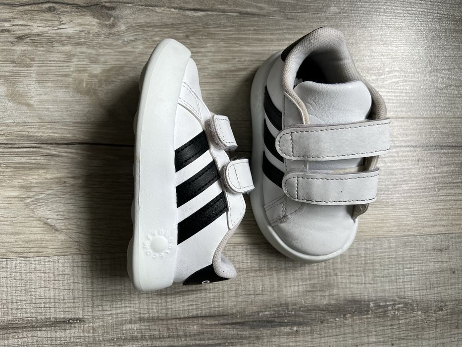 Кросівки adidas оригінал.