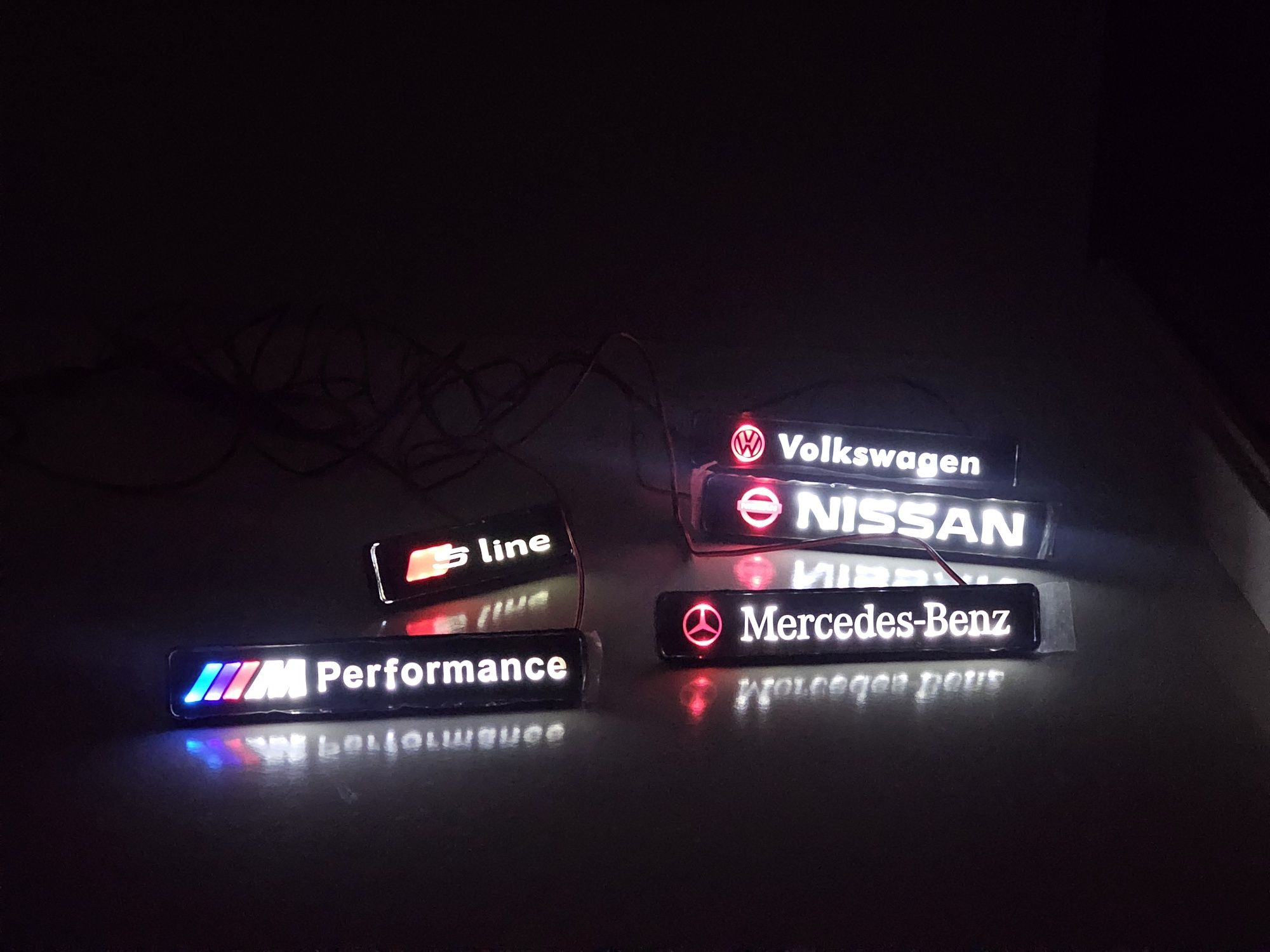 Emblemas LED para Grelha Frontal ou Interior