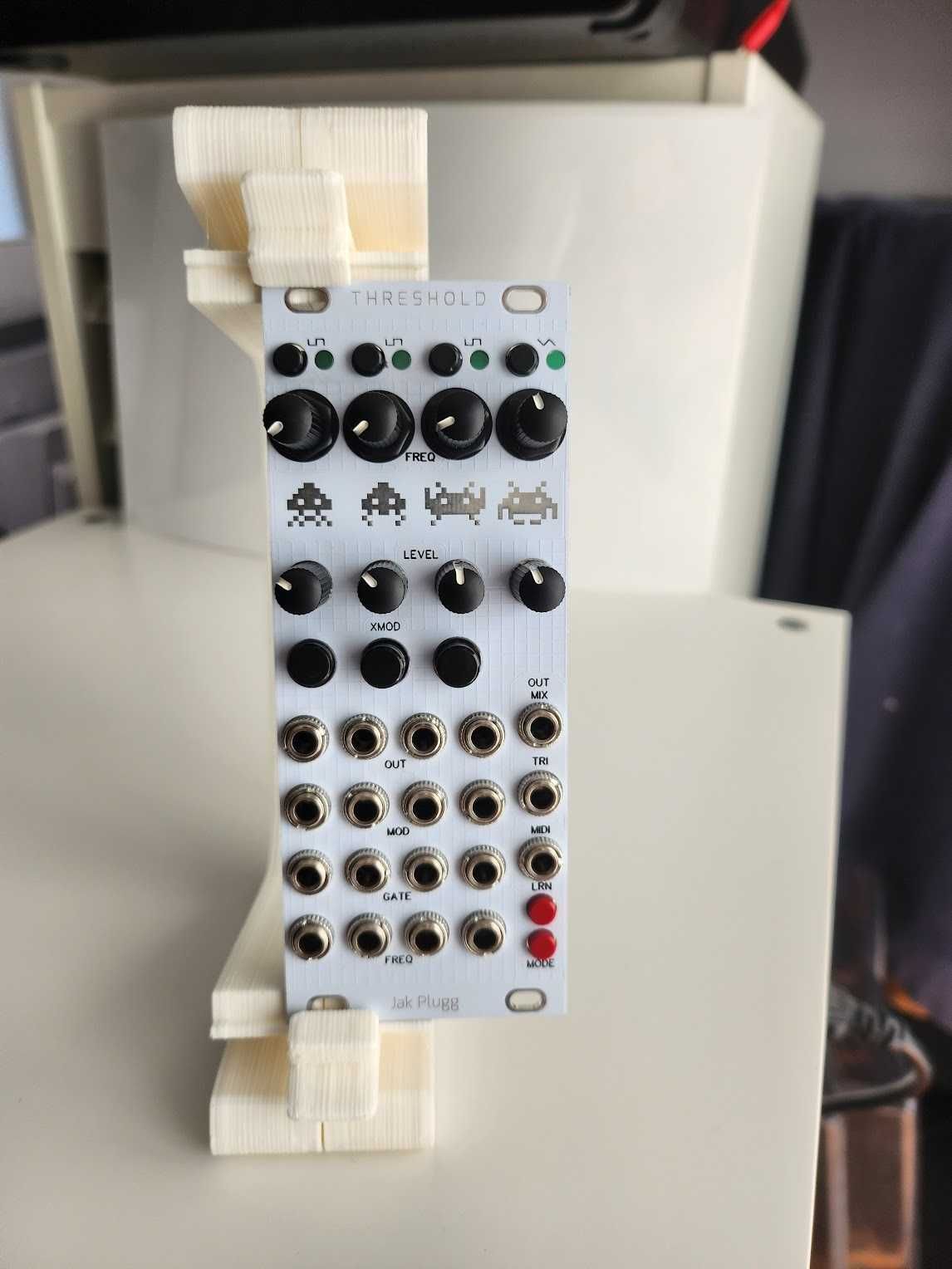 JakkPlug Threshold (mini MI Edges + MIDI) Eurorack Modular