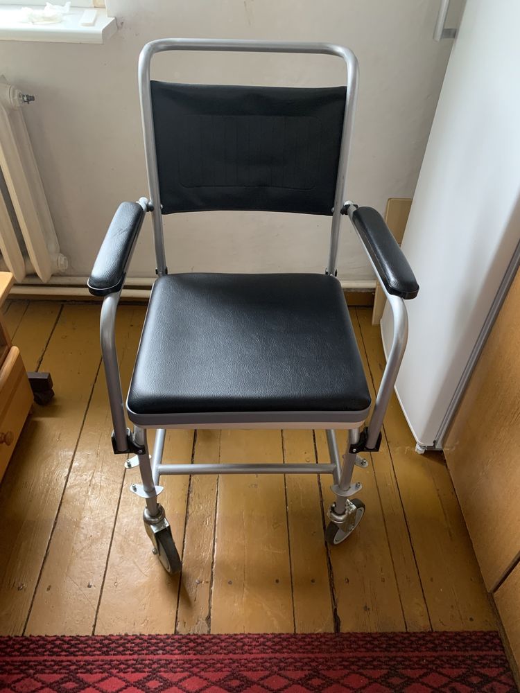 Krzeslo toaleta dla seniora + gratis