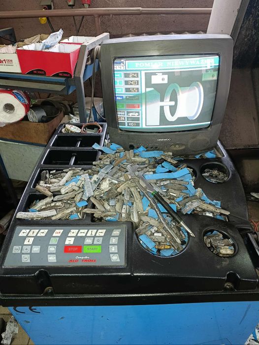 Wyważarka do kół osobowych i ciężarowych z podnośnikiem Unitrol 2162