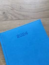 Kalendarz 2024 książkowy tygodniowy A5 niebieski