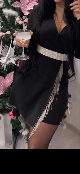 Маленька чорна сукня