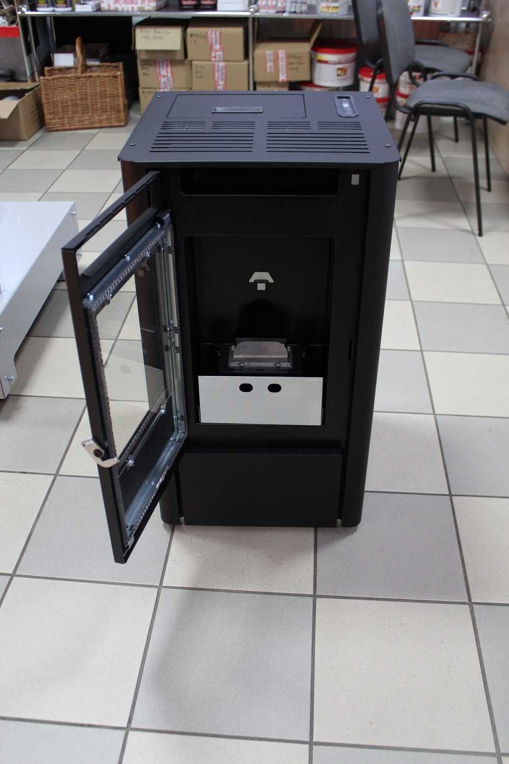 Piec kominek na pellet Thelma 9 kW z nadmuchem czarny