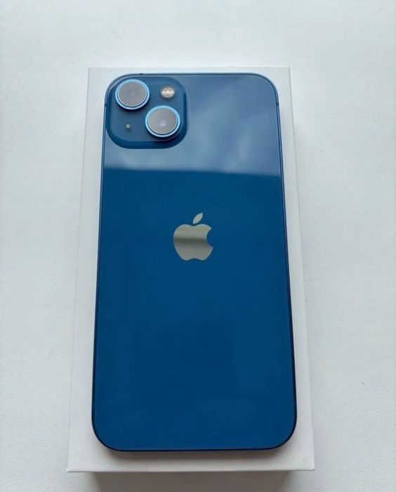 Продам IPhone 13