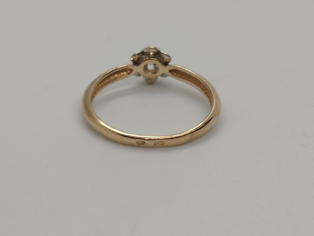 Золотое кольцо с бриллиантом 18.5 размер 2.01 грамма